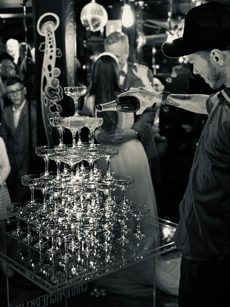 Champagnerpyramide Pop-Up-Event mit Gläserturm